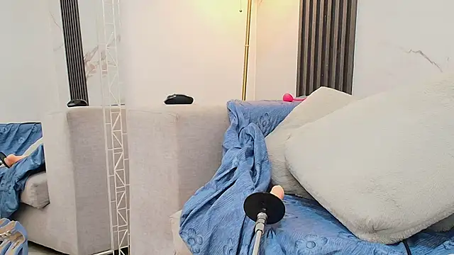 Snapshot of EmmaLebrun chatting on 02-12-26, 03:56 EmmaLebrun online show from 02-12-26, 03:56