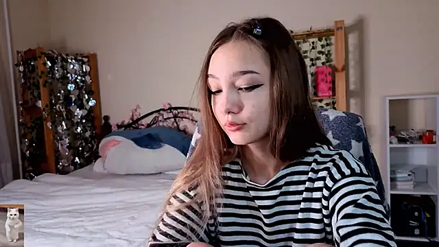 HoneyComfy online show from 04-23-26, 02:19