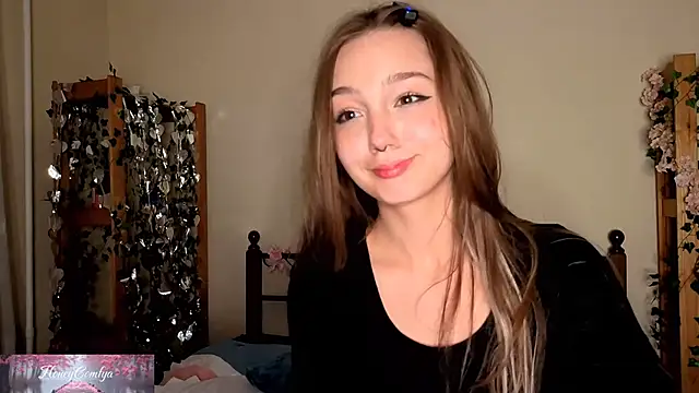 HoneyComfy online show from 05-11-26, 04:04