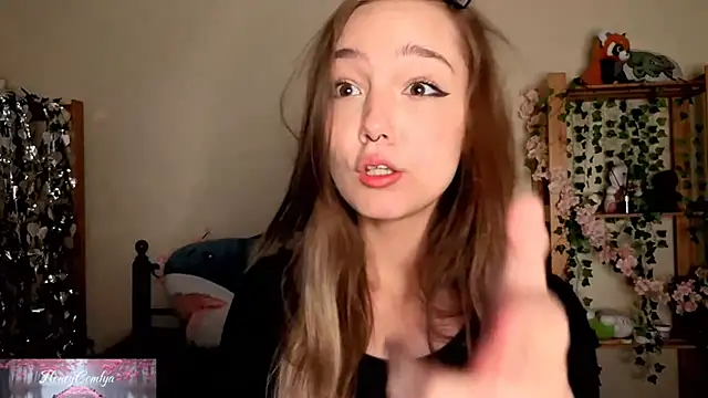 HoneyComfy online show from 05-11-26, 02:07