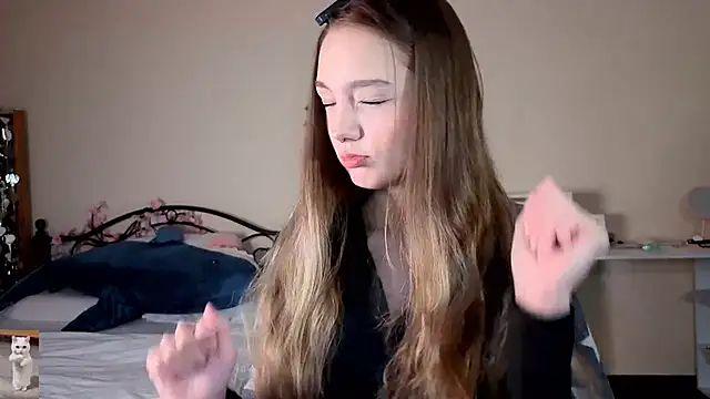 HoneyComfy online show from 04-19-26, 02:18