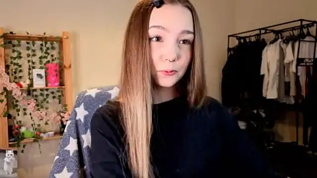 HoneyComfy online show from 04-11-26, 02:21