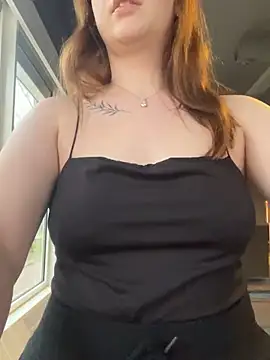 Snapshot of Lika__Sweeet chatting on 02-19-26, 03:42 Lika Sweeet online show from 02-19-26, 03:42