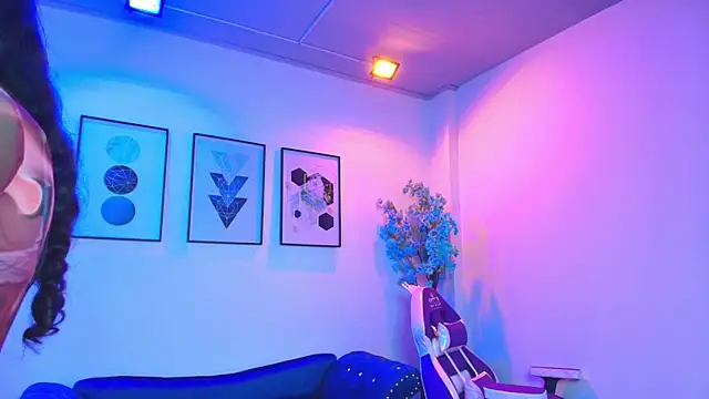 Maddie T18 online show from 03-25-26, 11:42