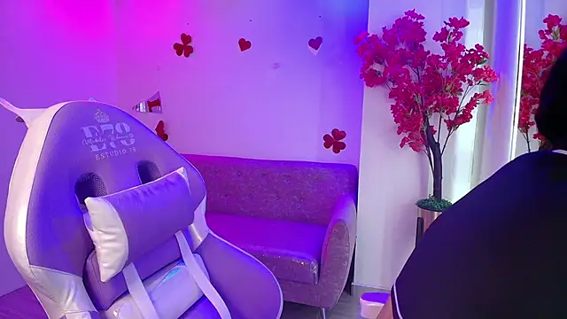 Snapshot of Maddie_T18 chatting on 02-25-26, 11:10 Maddie T18 online show from 02-25-26, 11:10