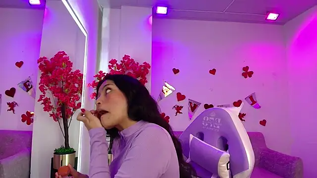 Snapshot of Maddie_T18 chatting on 02-17-26, 11:18 Maddie T18 online show from 02-17-26, 11:18