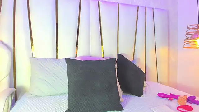 Snapshot of SofiaGlow_ chatting on 02-25-26, 03:07 SofiaGlow online show from 02-25-26, 03:07