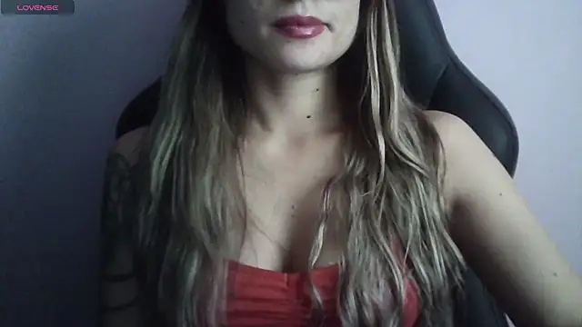 Snapshot of Tifanny_0a chatting on 04-23-26, 09:38 Tifanny 0a online show from 04-23-26, 09:38