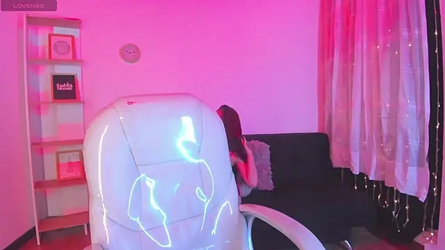 Snapshot of Sweet_bellaa_ chatting on 03-26-26, 04:22 Sweet bellaa online show from 03-26-26, 04:22