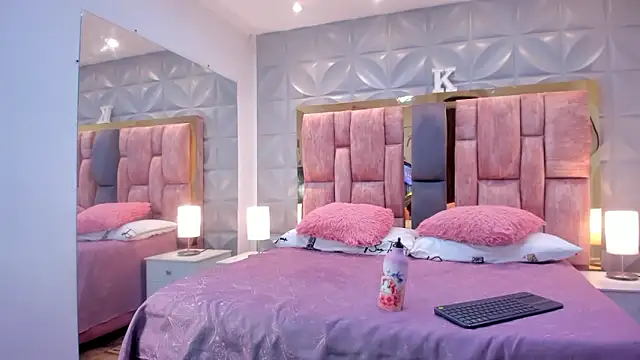 Paris Velvet online show from 02-23-26, 10:43