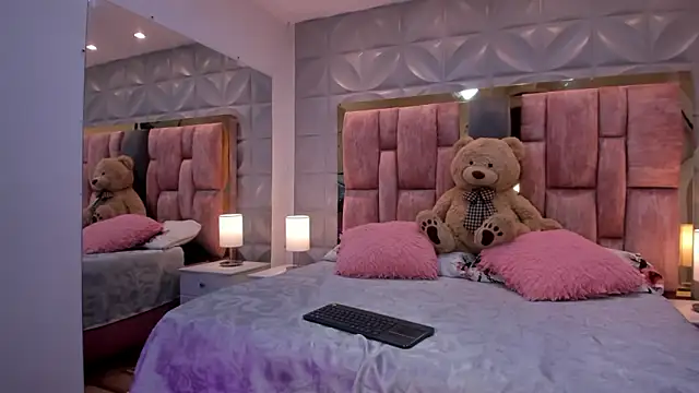 Paris Velvet online show from 03-03-26, 11:01