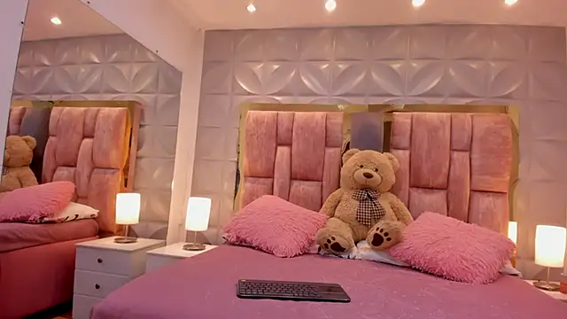 Paris Velvet online show from 03-25-26, 11:14