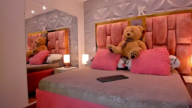 Paris Velvet online show from 02-03-26, 10:04