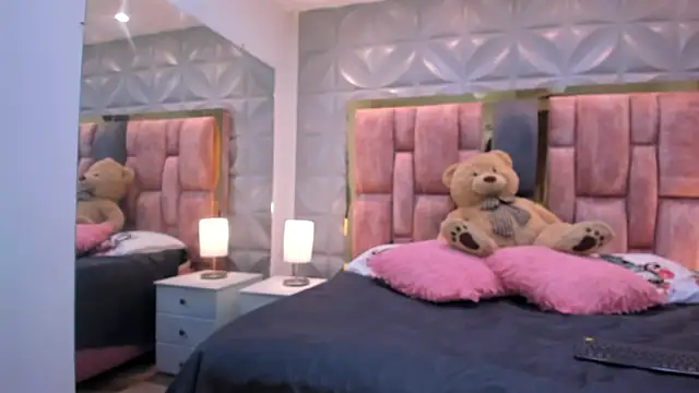 Paris Velvet online show from 04-17-26, 10:12