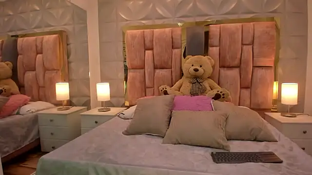 Paris Velvet online show from 02-24-26, 10:21