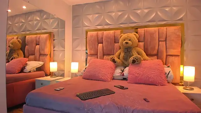 Paris Velvet online show from 02-02-26, 10:20