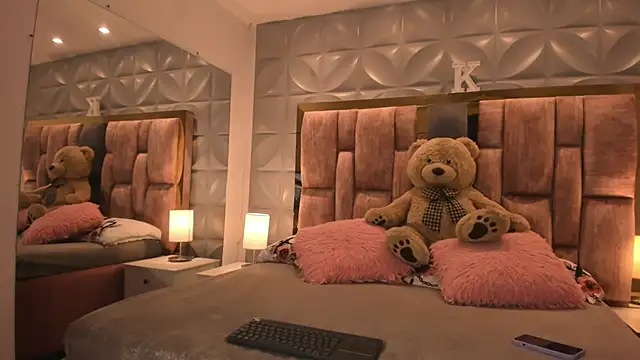 Paris Velvet online show from 02-06-26, 10:50