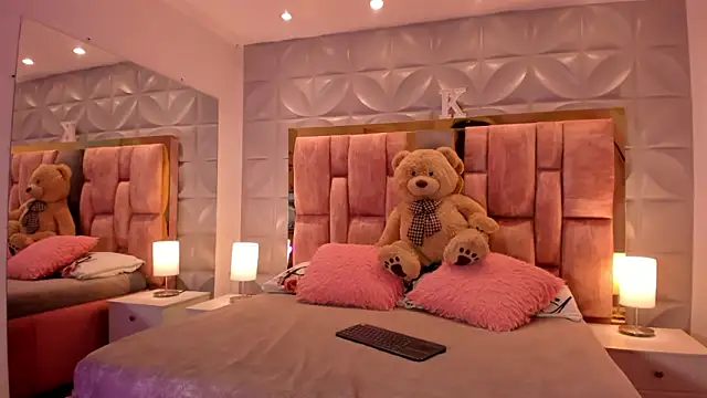 Paris Velvet online show from 02-04-26, 10:16