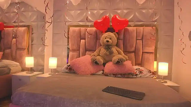 Paris Velvet online show from 02-15-26, 11:14