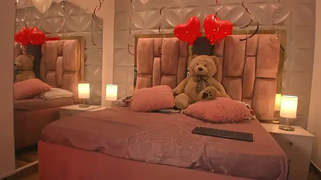 Paris Velvet online show from 02-14-26, 10:10