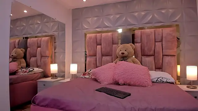 Paris Velvet online show from 03-20-26, 10:55