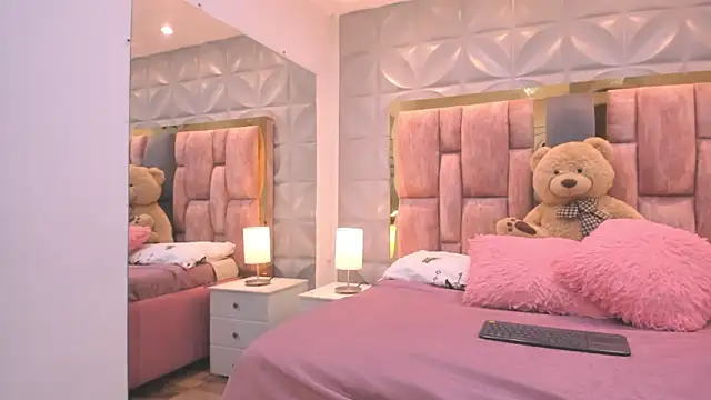 Paris Velvet online show from 04-02-26, 11:00