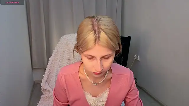 Snapshot of alicedews chatting on 02-01-26, 09:35 alicedews online show from 02-01-26, 09:35