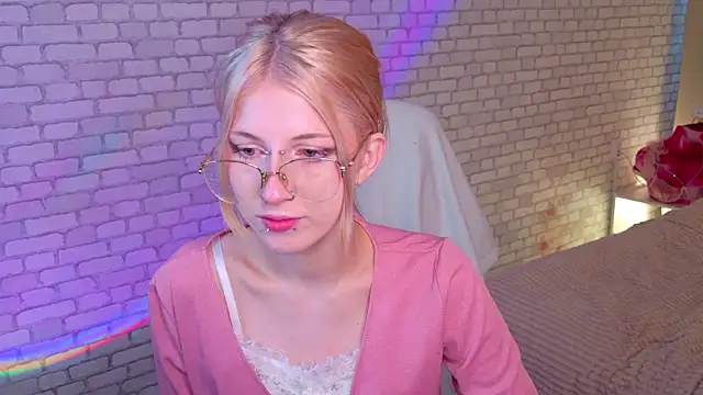 Snapshot of alicedews chatting on 02-22-26, 01:35 alicedews online show from 02-22-26, 01:35