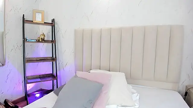 ViolettaRousee  online show from 03-26-26, 09:24