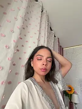 Snapshot of BambiRoses chatting on 05-11-26, 05:53 BambiRoses online show from 05-11-26, 05:53