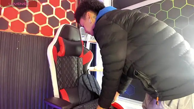 Snapshot of David_Banks_ chatting on 04-08-26, 12:28 David Banks online show from 04-08-26, 12:28