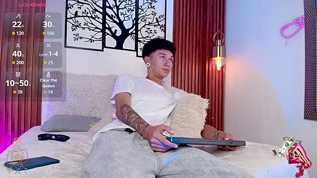 Snapshot of David_Banks_ chatting on 03-03-26, 12:34 David Banks online show from 03-03-26, 12:34