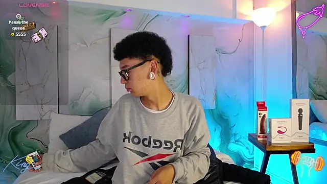 Snapshot of David_Banks_ chatting on 04-13-26, 12:42 David Banks online show from 04-13-26, 12:42