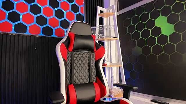 Snapshot of David_Banks_ chatting on 04-07-26, 12:29 David Banks online show from 04-07-26, 12:29