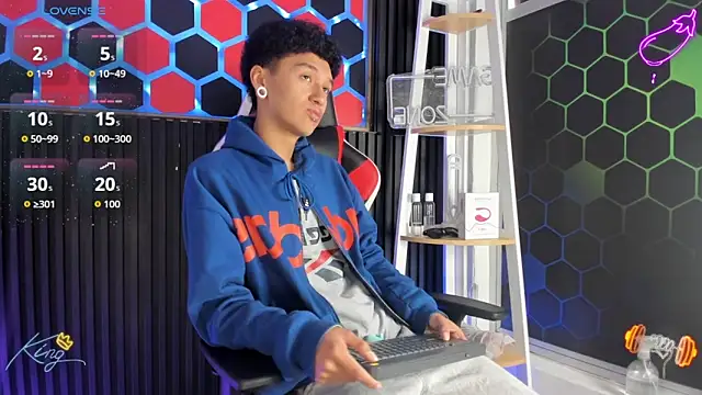 Snapshot of David_Banks_ chatting on 04-06-26, 12:28 David Banks online show from 04-06-26, 12:28