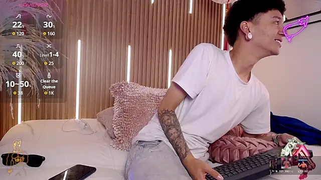 Snapshot of David_Banks_ chatting on 03-09-26, 12:20 David Banks online show from 03-09-26, 12:20