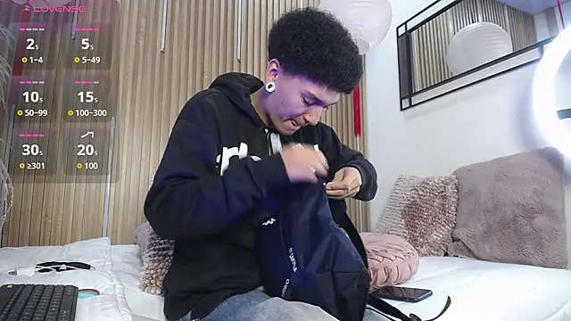 Snapshot of David_Banks_ chatting on 03-24-26, 12:27 David Banks online show from 03-24-26, 12:27