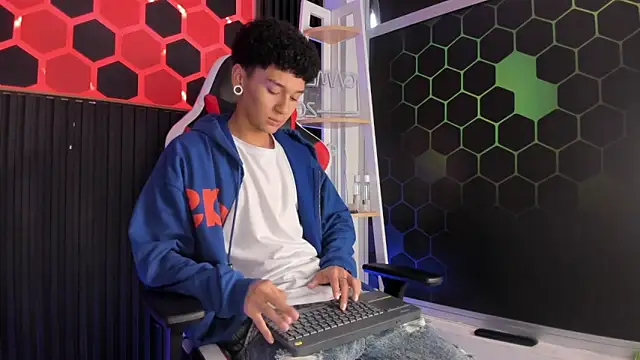 Snapshot of David_Banks_ chatting on 04-04-26, 12:34 David Banks online show from 04-04-26, 12:34