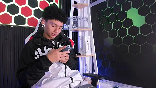 Snapshot of David_Banks_ chatting on 04-09-26, 12:33 David Banks online show from 04-09-26, 12:33