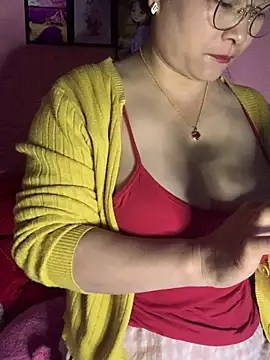 Snapshot of Star-sweet01 chatting on 02-05-26, 01:01 Star-sweet01 online show from 02-05-26, 01:01