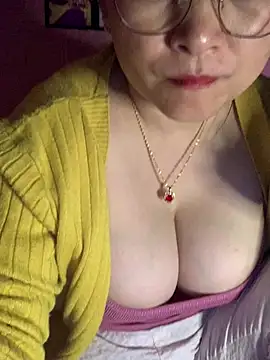 Snapshot of Star-sweet01 chatting on 02-06-26, 03:35 Star-sweet01 online show from 02-06-26, 03:35