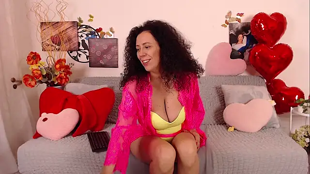 Snapshot of BettiAdamson chatting on 02-16-26, 06:56 BettiAdamson online show from 02-16-26, 06:56