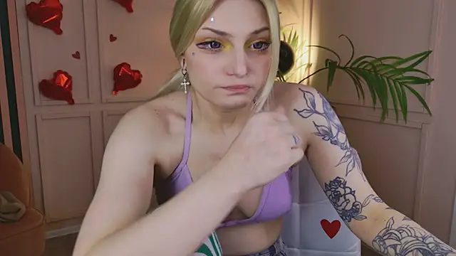 Snapshot of AvaSun chatting on 02-15-26, 09:58 AvaSun online show from 02-15-26, 09:58