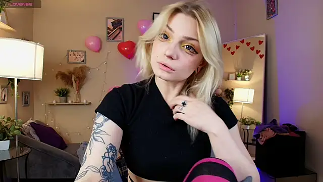 Snapshot of AvaSun chatting on 02-18-26, 10:39 AvaSun online show from 02-18-26, 10:39