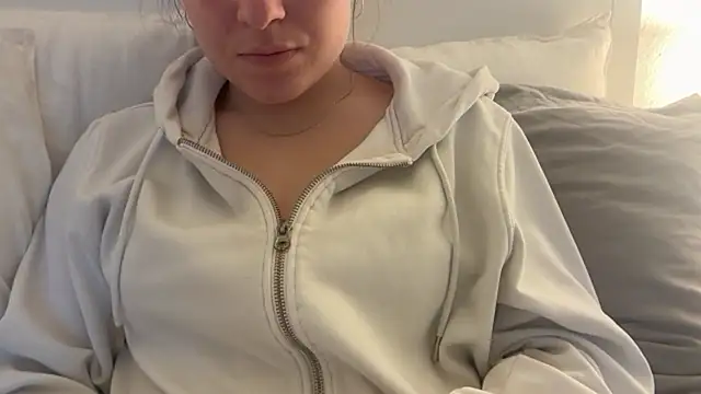 Lucyschickt online show from 02-12-26, 04:18