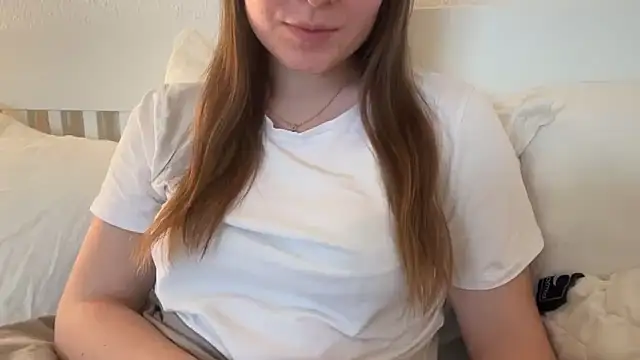 Lucyschickt online show from 04-13-26, 05:50