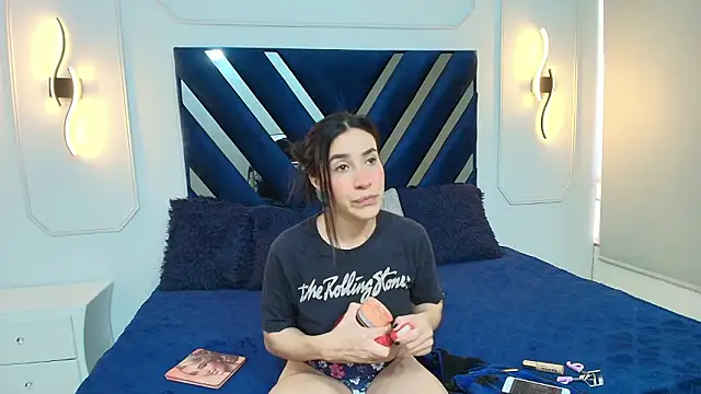 Snapshot of Lia_Nova chatting on 02-20-26, 01:13 Lia Nova online show from 02-20-26, 01:13