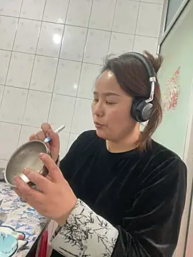 Youyou 12 online show from 03-02-26, 07:48