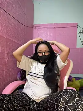 Snapshot of Leeeiuu chatting on 02-25-26, 02:39 Leeeiuu online show from 02-25-26, 02:39