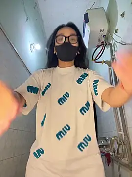 Snapshot of Leeeiuu chatting on 02-10-26, 05:12 Leeeiuu online show from 02-10-26, 05:12